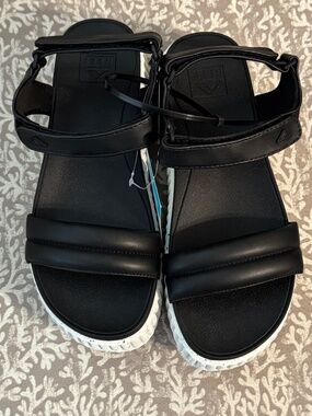 NEW! Reef Vista Higher Raya Black and White Platform Sandals NWT Sz. 9